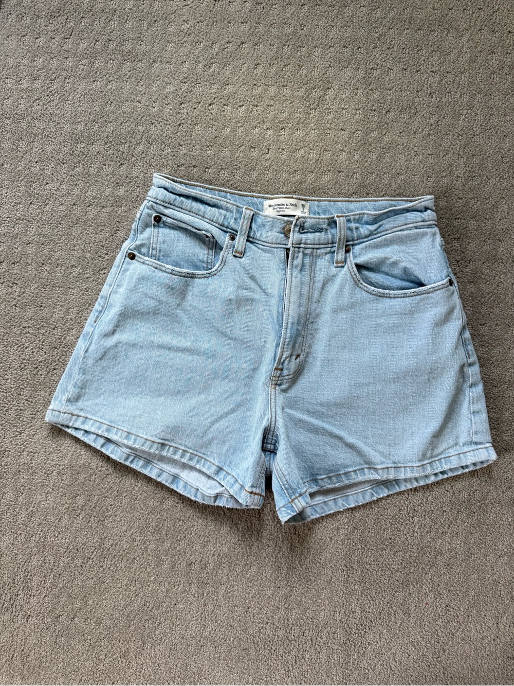 A&F 4” Mom Short - Picture 4 of 4